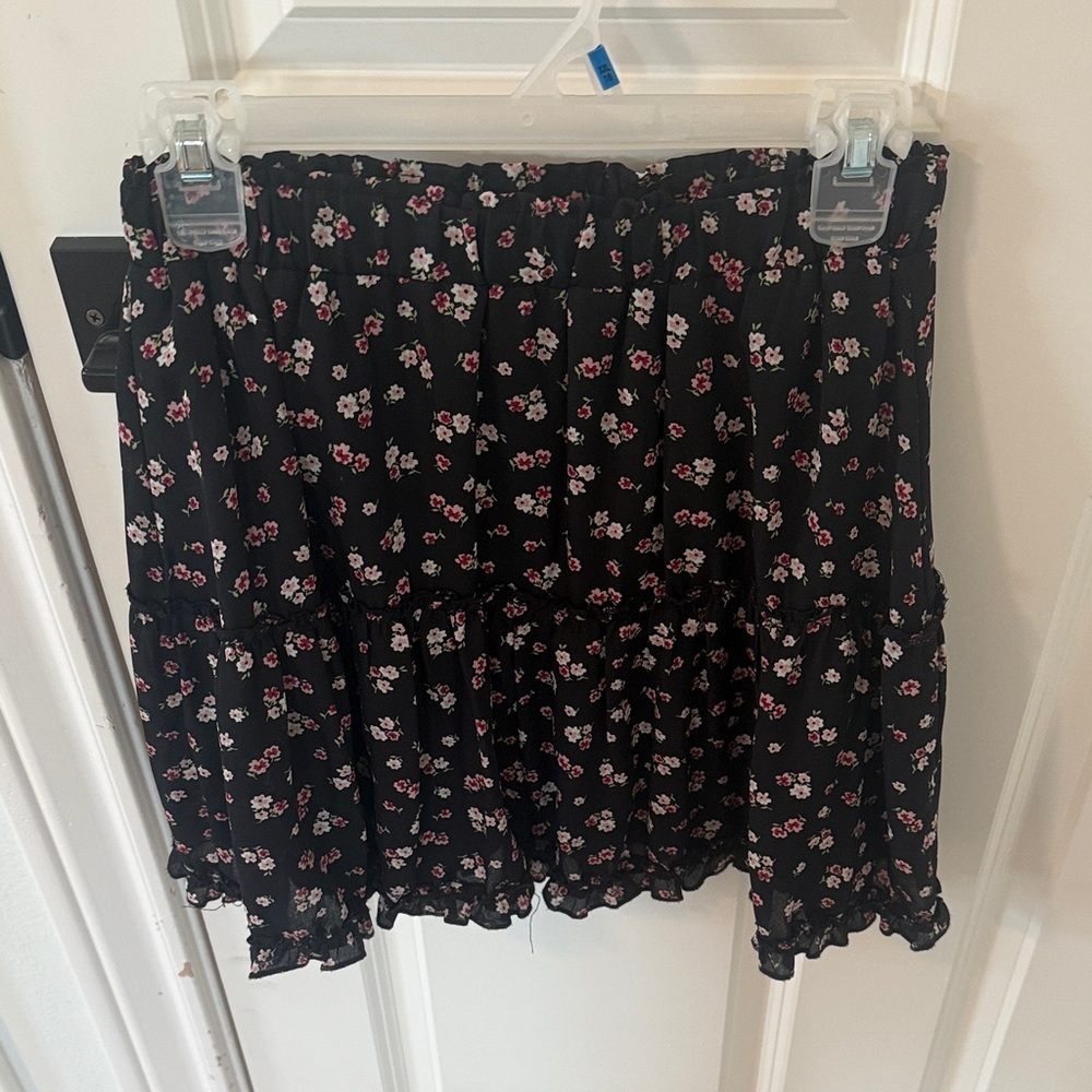 Francesca's Collections Black Floral Mini Skirt